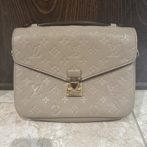 3000 louis vuitton pochette - $3000,