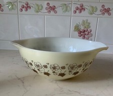 VINTAGE PYREX YELLOW