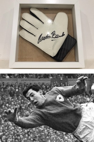 Official signed gordon banks - signed,