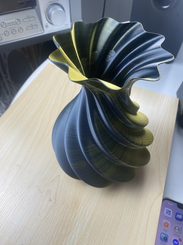 Large printed vase gold - 3d,