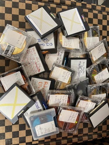 One mini disc random - mini,