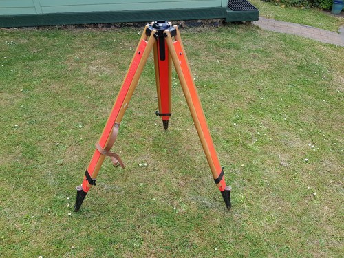 Sturdy wooden tripod - , for