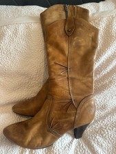 Tamaris tan heeled boots size