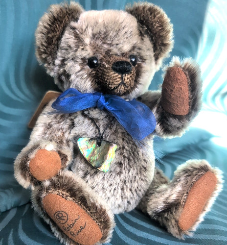 Robin rive bear - bear, pohutu