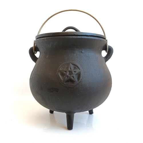 Cast iron cauldron with - cast,