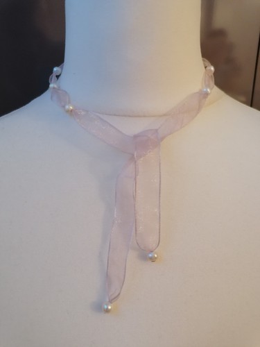 Ribbon tie necklace cultured