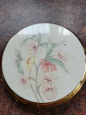 Pale Floral Vintage Powder