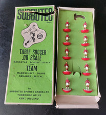 Subbuteo Ref 01 Red Moulded Walkers Winged Shorts HW Players Football Teams