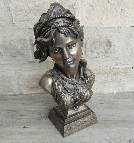 Vintage 2001 large resin - vintage,