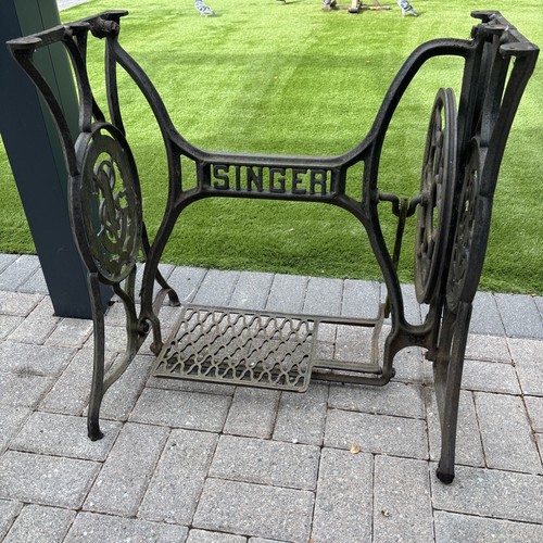Vintage singer sewing machine - singer,
