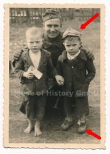 136102: Photo, Soldier with Two Polish Children, Juno Cigarettes, Rogatywka