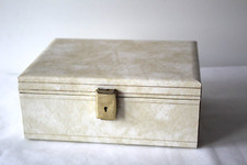 Design Philipp Vintage Cream Jewellery Box - Made in Sweden - Red velvet lined