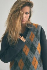 NWOT: DIAMOND JACQUARD KNIT