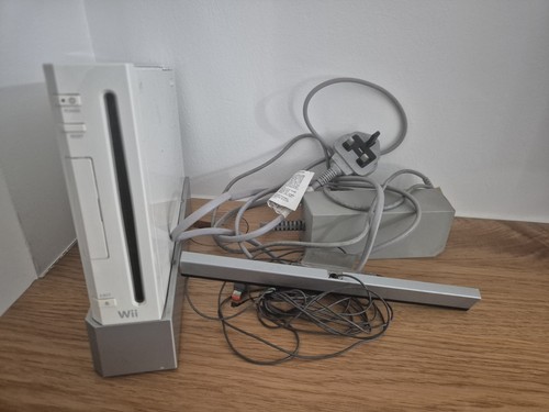 Nintendo wii white console - white,