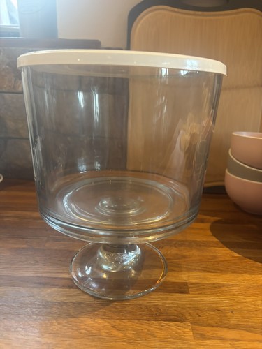 The pampered chef - chef, glass