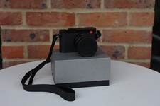 Leica Q3 60.3MP Compact Camera - Black   ACCESSORIES