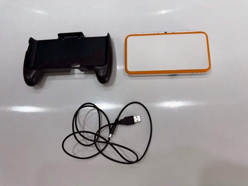 Nintendo 2ds console white - nintendo,