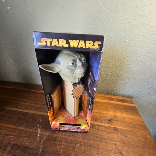 Star wars giant pez dispenser - star,