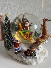 Large christmas snow globe - large,