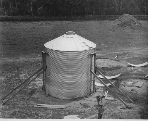 1950s 8x10 two men building - 1950s,