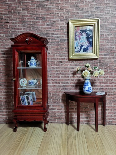Dolls house mahogony - 1/12,