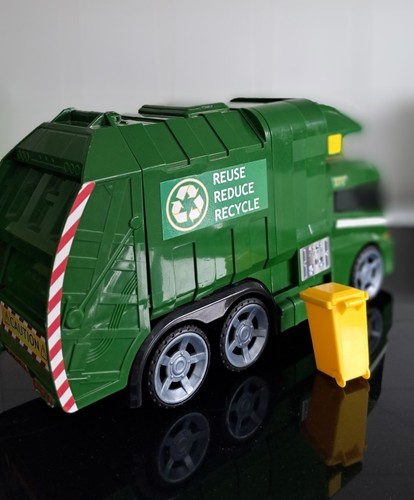 Play pick up recycling - pick,