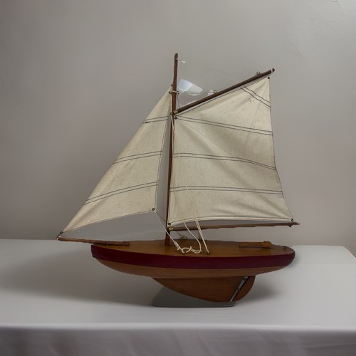 Vintage model pond boat - model, sloop