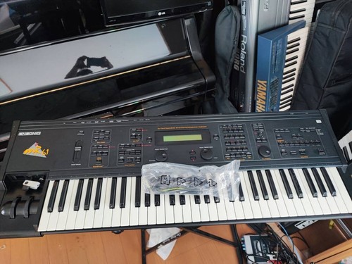 Rare ensoniq synthesizer - mr-61,