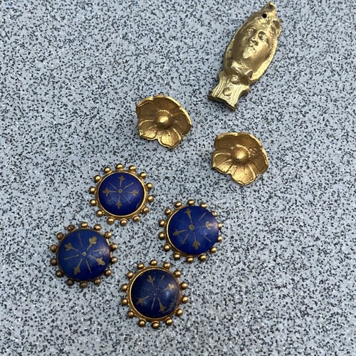 Clock embellishments hand