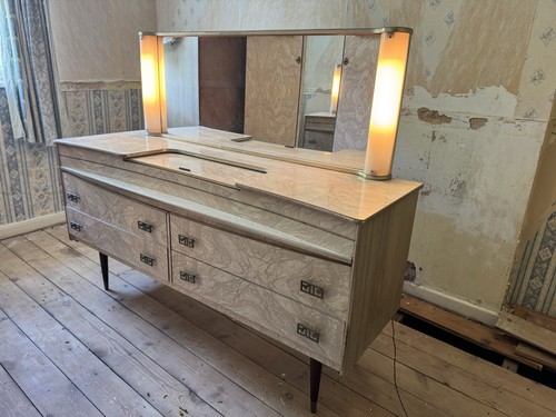Antique 1960 berry bedroom - 1960’s,