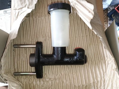 Clutch master cylinder fits - cylinder,