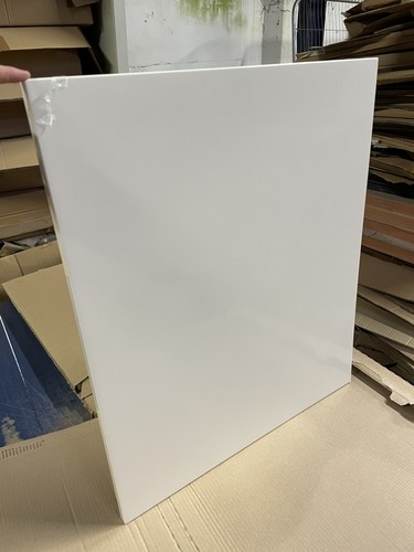 600mm cream gloss slab kitchen - 600mm,