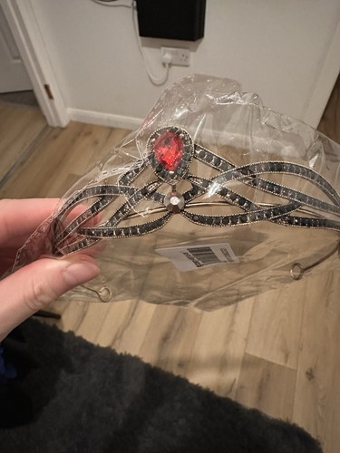 Red tiara with black - red,