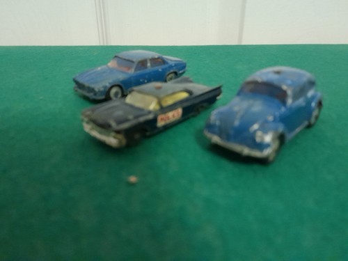 Corgi husky cars jaguar - cars,