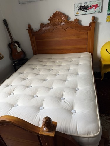 Light mahogany bed french - light,