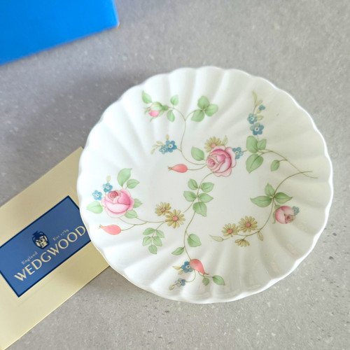 Wedgwood round ceramic plate - wedgwood,