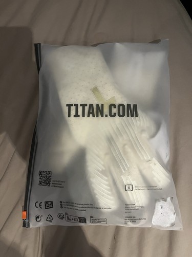 Titan goalkeeper gloves size