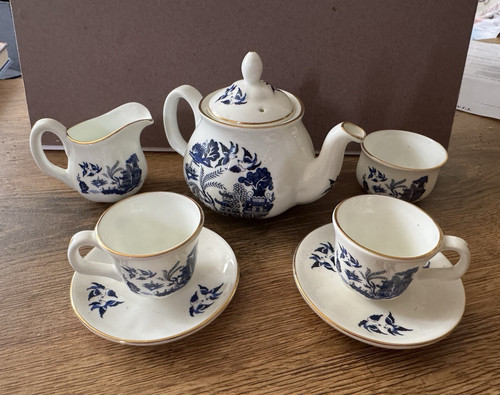 Staffordshire falcon china - staffordshire,