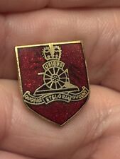 BRITISH MILITARY ROYAL ARTILLERY Gold Tone & Enamel lapel Pin Badge UBIQUE MOTTO