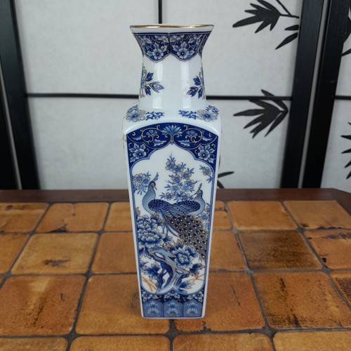Jamestown china vase royal - jamestown,