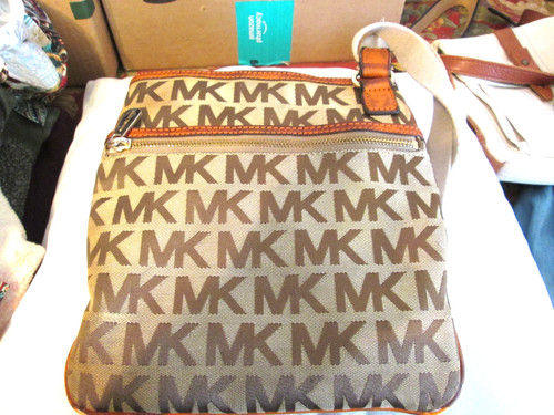 Michael kors small signature - small,