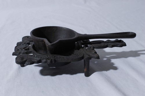 Cast iron spouted - cast, /