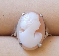 VINTAGE CAMEO RING 9ct GOLD BAND with Silver Mounts SIZE P