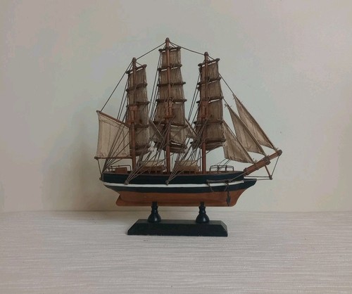 Vintage hanah wooden model - wooden,