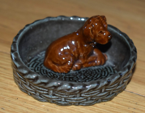 Wade dog basket - in, a