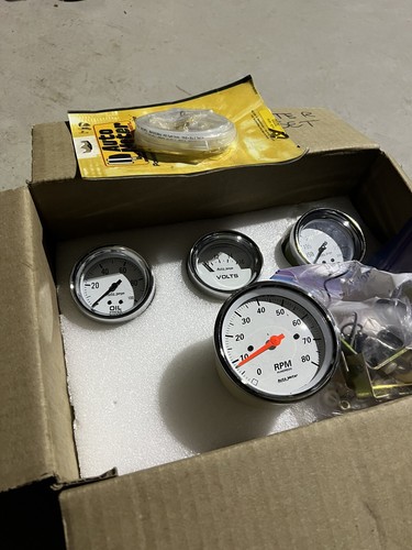Auto meter gauge - meter, set