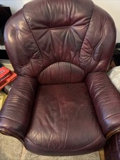 3 Peice Burgundy Leather Sofa. Very Good Condition