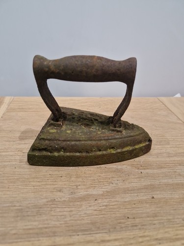 Antique cast iron flat - cast,