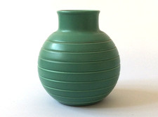 KEITH MURRAY FOR WEDGWOOD SIGNED GREEN BOMB VASE IN VGC