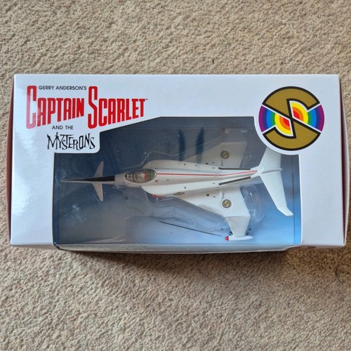 Corgi cc96309 captain - corgi, scarlet